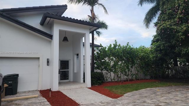 472 Sunset Dr, Hallandale Beach, FL 33009