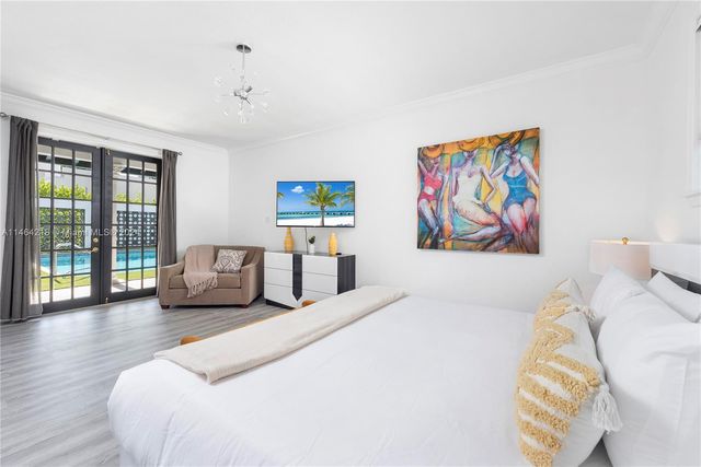 472 Sunset Dr, Hallandale Beach, FL 33009