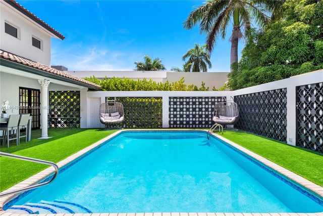 472 Sunset Dr, Hallandale Beach, FL 33009