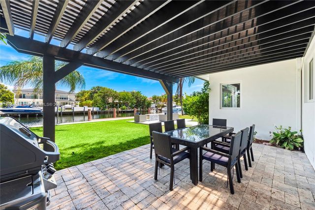 472 Sunset Dr, Hallandale Beach, FL 33009