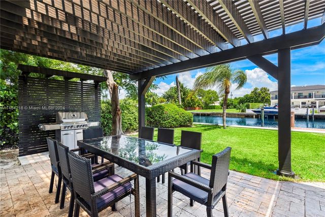 472 Sunset Dr, Hallandale Beach, FL 33009