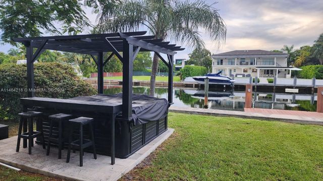 472 Sunset Dr, Hallandale Beach, FL 33009