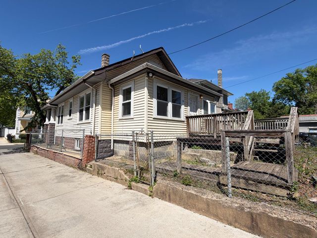 3222 10TH PL SE, Washington, DC 20032
