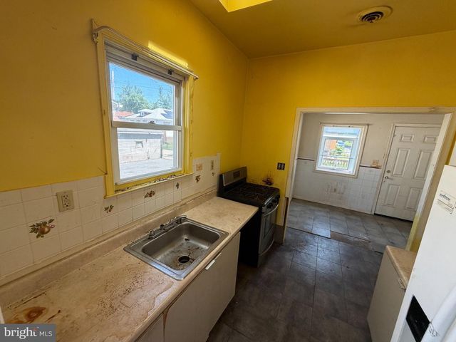 3222 10TH PL SE, Washington, DC 20032