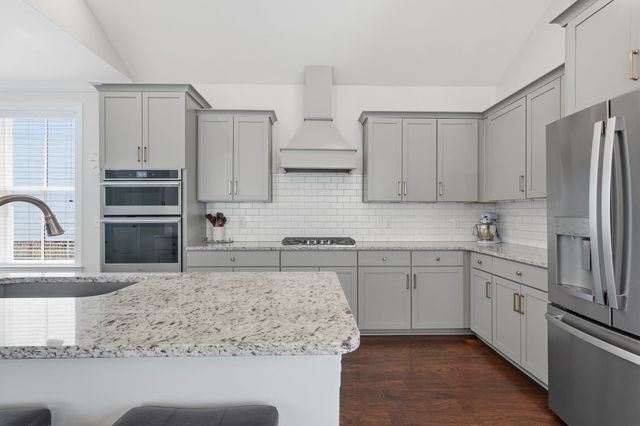 3235 Vinemont Dr, Thompsons Station, TN 37179