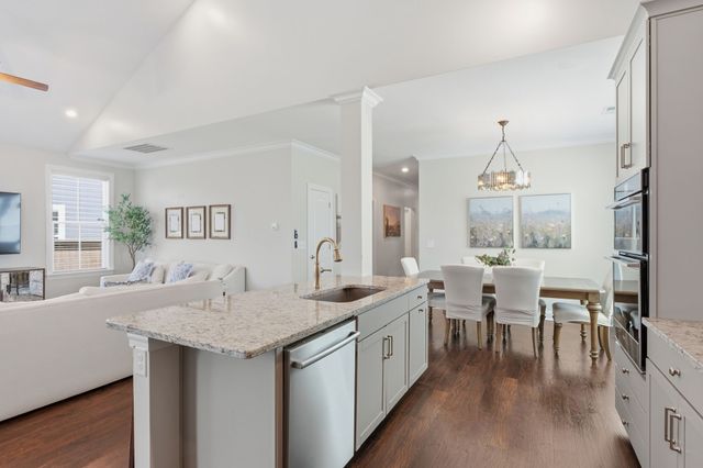 3235 Vinemont Dr, Thompsons Station, TN 37179
