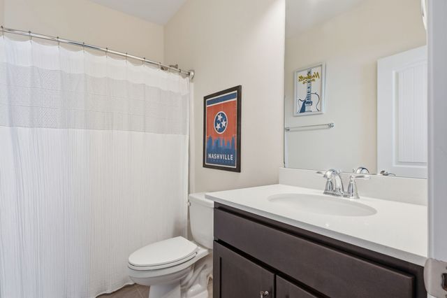 3235 Vinemont Dr, Thompsons Station, TN 37179