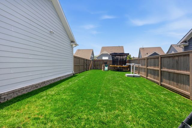 3235 Vinemont Dr, Thompsons Station, TN 37179