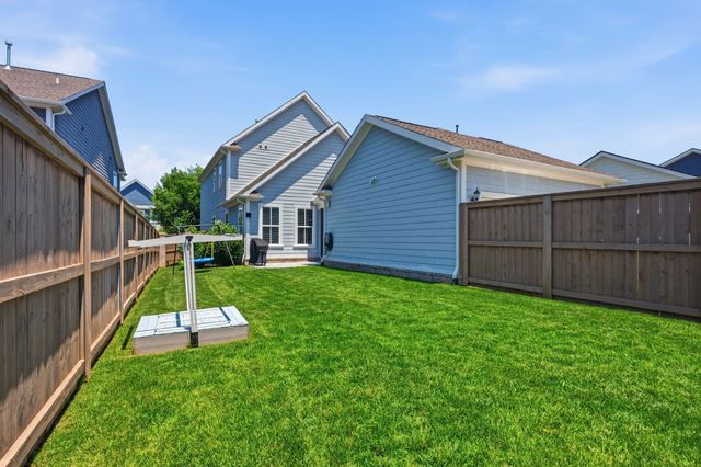 3235 Vinemont Dr, Thompsons Station, TN 37179