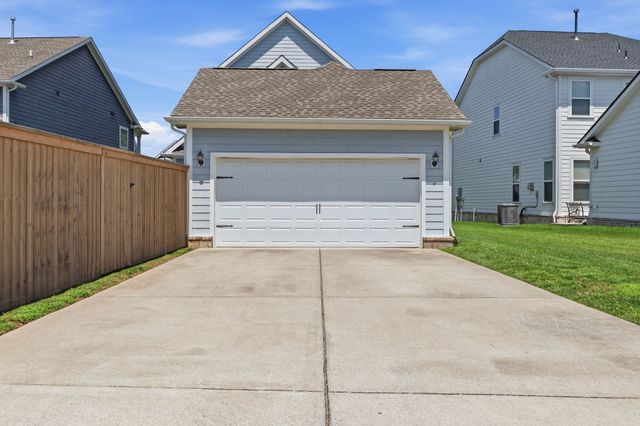 3235 Vinemont Dr, Thompsons Station, TN 37179