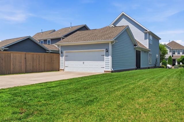 3235 Vinemont Dr, Thompsons Station, TN 37179