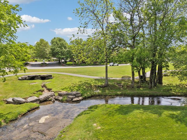 3235 Vinemont Dr, Thompsons Station, TN 37179
