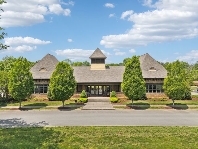 3235 Vinemont Dr, Thompsons Station, TN 37179