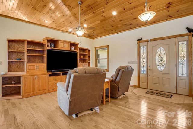 20 Stony Crest Drive, Spruce Pine, NC 28777