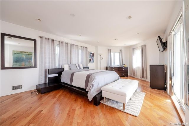 17 New York Avenue House, Long Beach, NY 11561