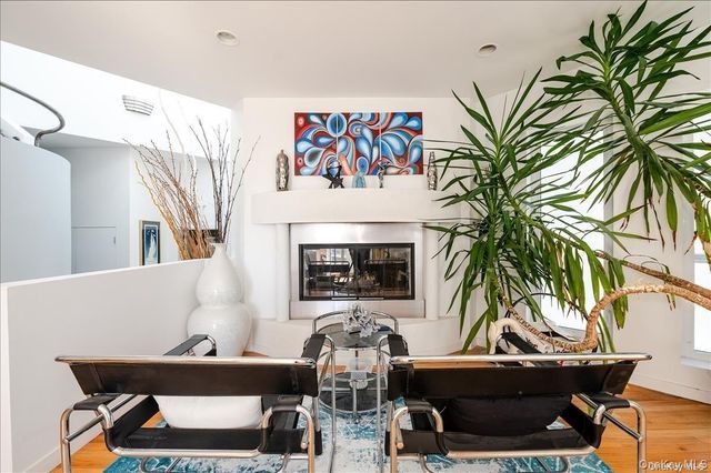 17 New York Avenue House, Long Beach, NY 11561