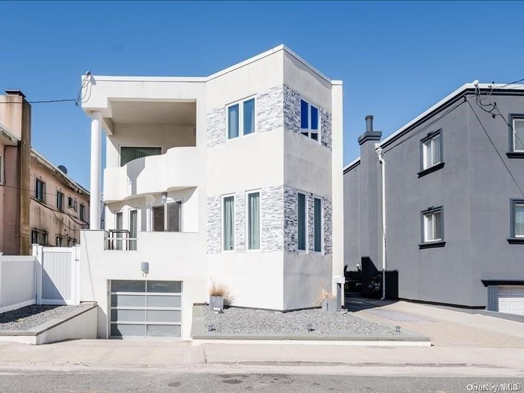 17 New York Avenue House, Long Beach, NY 11561