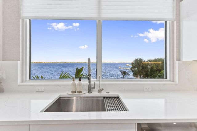 41 SW Seminole Street 206, Stuart, FL 34994