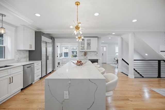19 Manhattan Ter, Newton, MA 02465