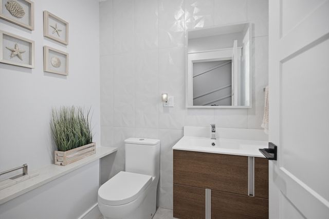 19 Manhattan Ter, Newton, MA 02465