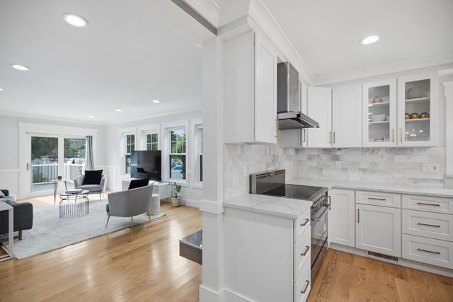 19 Manhattan Ter, Newton, MA 02465