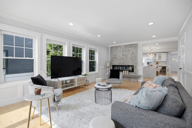 19 Manhattan Ter, Newton, MA 02465