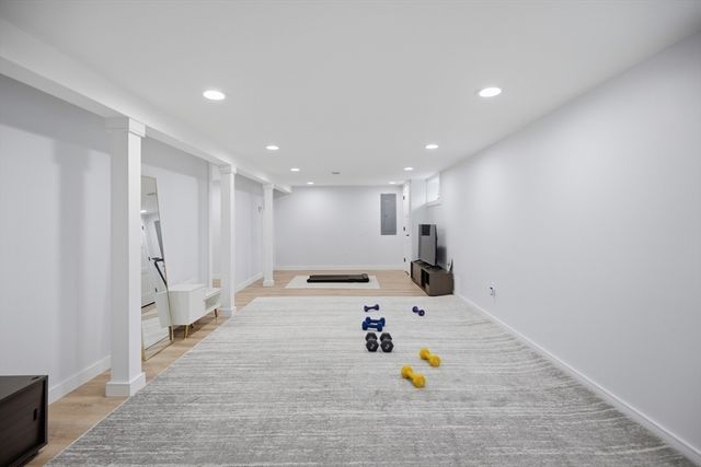 19 Manhattan Ter, Newton, MA 02465