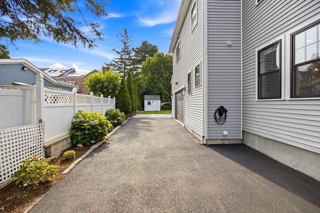 19 Manhattan Ter, Newton, MA 02465