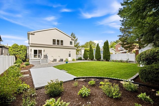 19 Manhattan Ter, Newton, MA 02465