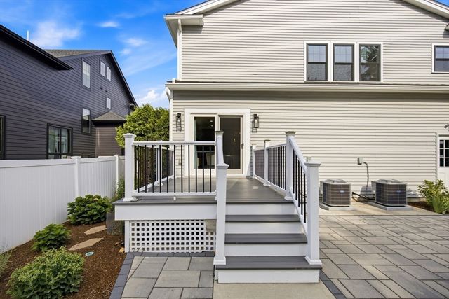 19 Manhattan Ter, Newton, MA 02465