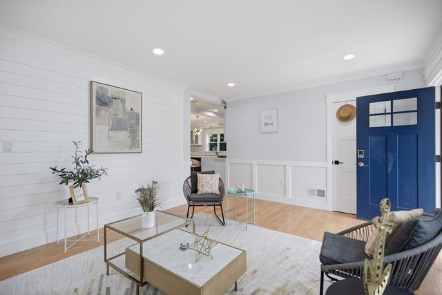 19 Manhattan Ter, Newton, MA 02465