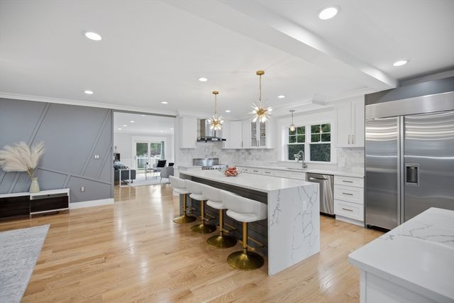 19 Manhattan Ter, Newton, MA 02465