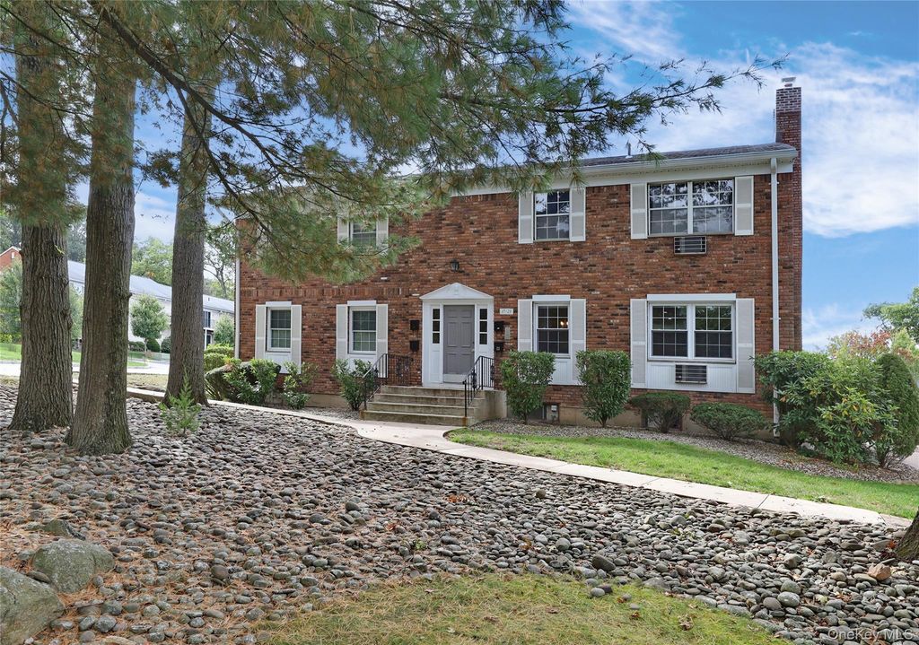 19 Doxbury Lane, Suffern, NY 10901
