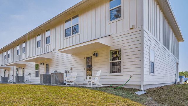 28 Hatten Court, Mary Esther, FL 32569