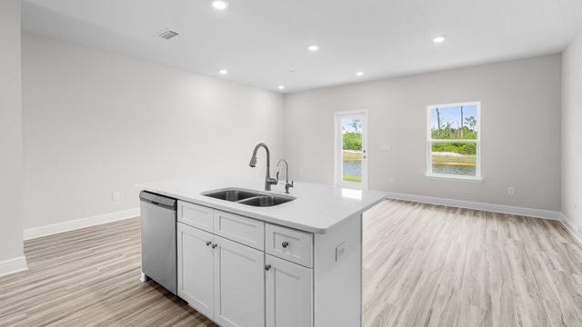 28 Hatten Court, Mary Esther, FL 32569