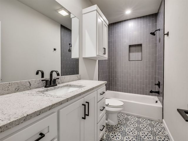 3211 E 169th Street S, Bixby, OK 74008