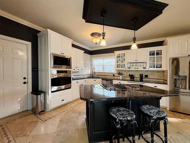 1350 Woodbriar Lane, Catoosa, OK 74015