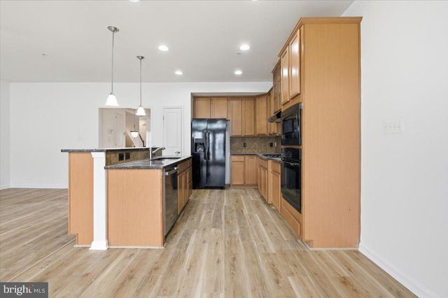 7411 BRUNSON CIR, Gainesville, VA 20155