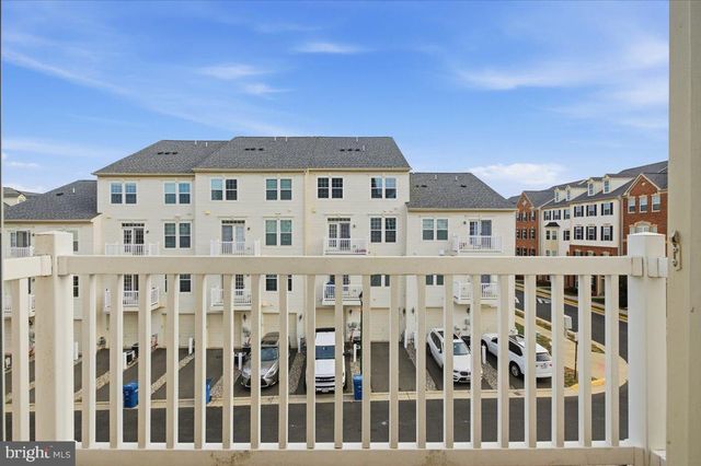 7411 BRUNSON CIR, Gainesville, VA 20155