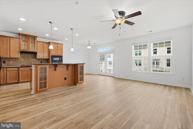 7411 BRUNSON CIR, Gainesville, VA 20155