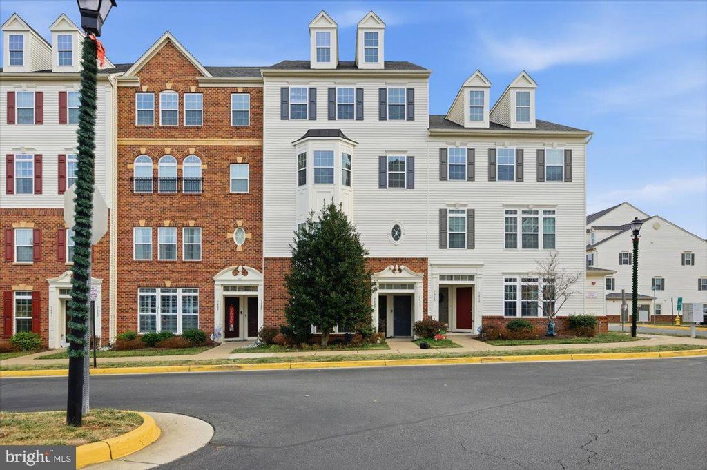 7411 BRUNSON CIR, Gainesville, VA 20155