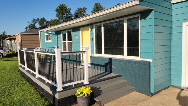 762 Plaza Dr, Salina, KS 67401