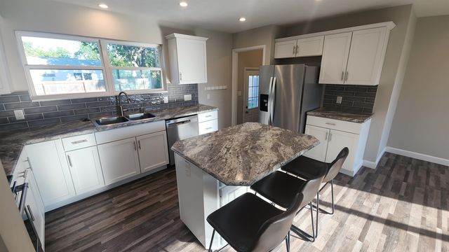 762 Plaza Dr, Salina, KS 67401