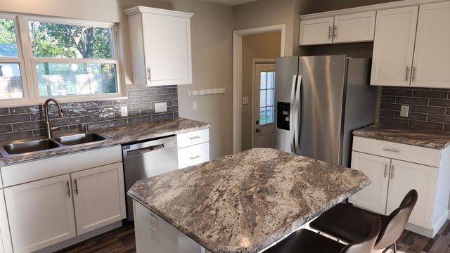 762 Plaza Dr, Salina, KS 67401