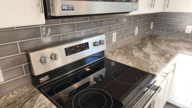 762 Plaza Dr, Salina, KS 67401