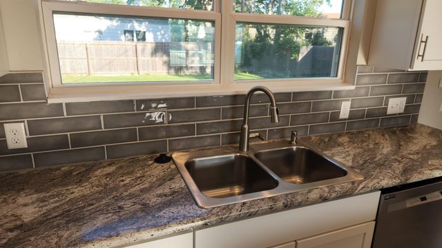 762 Plaza Dr, Salina, KS 67401