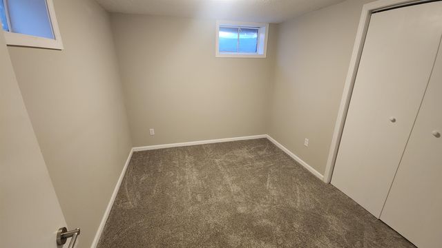 762 Plaza Dr, Salina, KS 67401