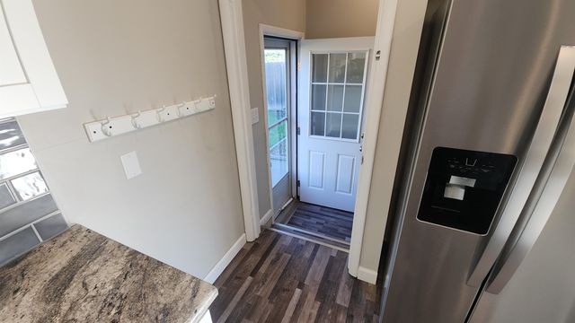 762 Plaza Dr, Salina, KS 67401