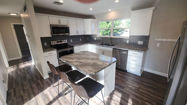 762 Plaza Dr, Salina, KS 67401