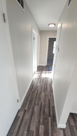 762 Plaza Dr, Salina, KS 67401